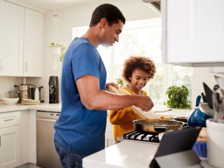 14 TIPS FOR COOKING WITH KIDS